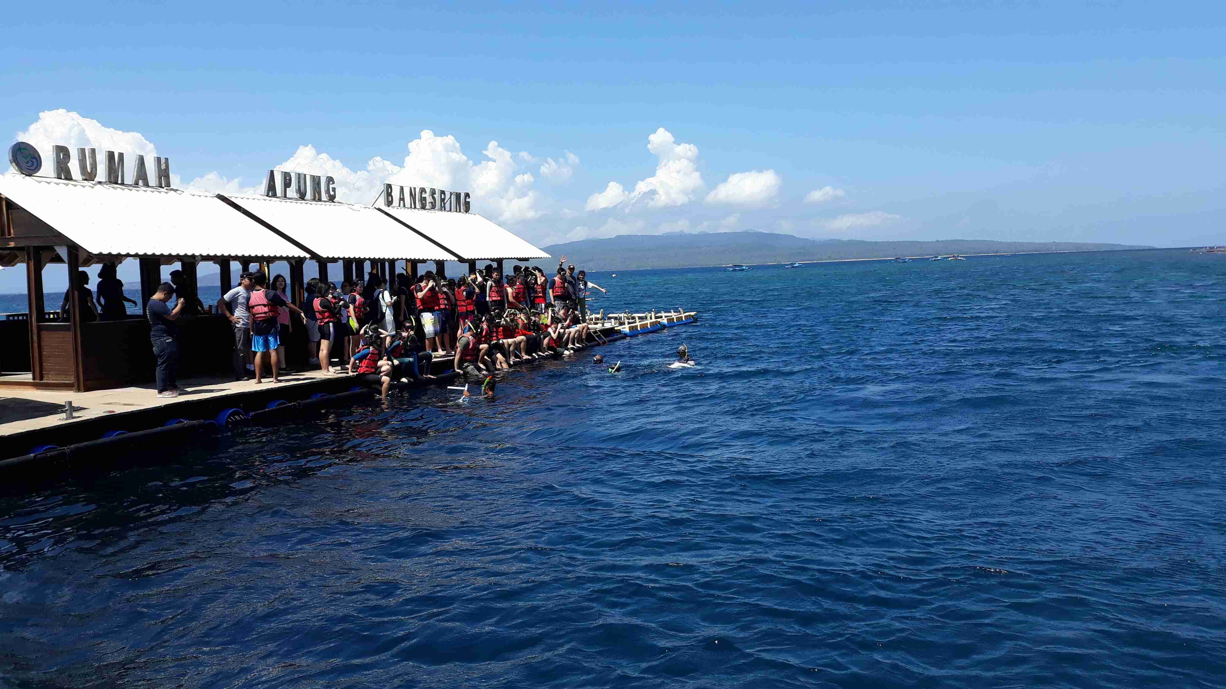 Rumah Apung Bangsring Underwater